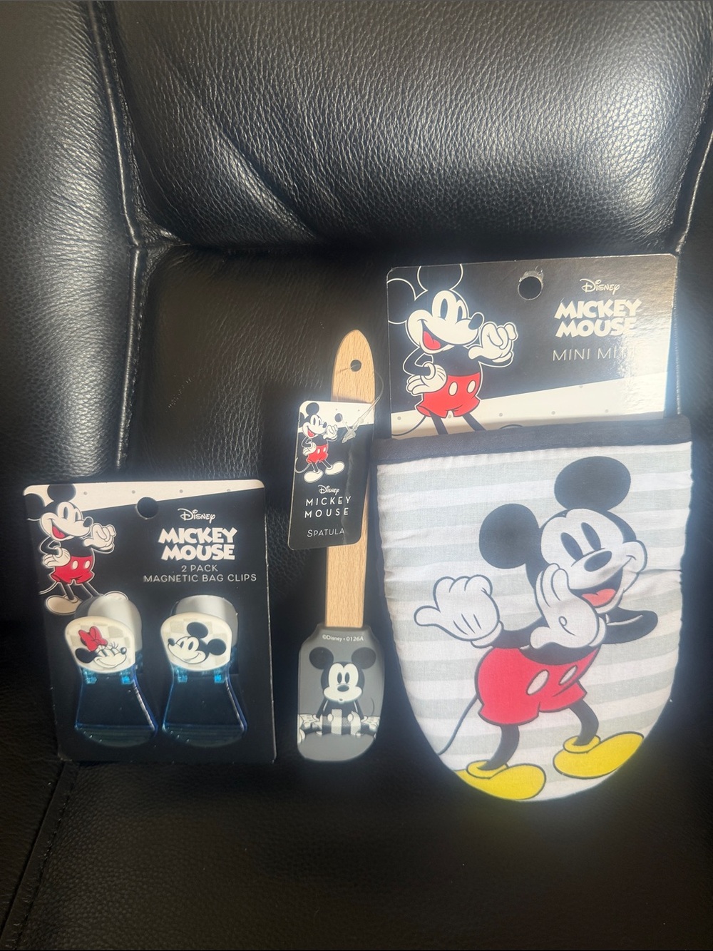 Mickey Mouse Mini Mitt, Mini Spatula & Magnetic Bag Clips—Brand New